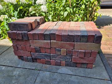 Tambour oud bont betonklinkers waalformaat (20 x 5 x 7) beschikbaar voor biedingen