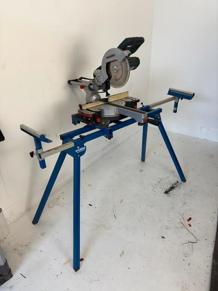 Metabo KGS 216 M afkortzaag + Hyundai onderstel, Doe-het-zelf en Verbouw, Gereedschap | Zaagmachines, Zo goed als nieuw, Afkortzaag