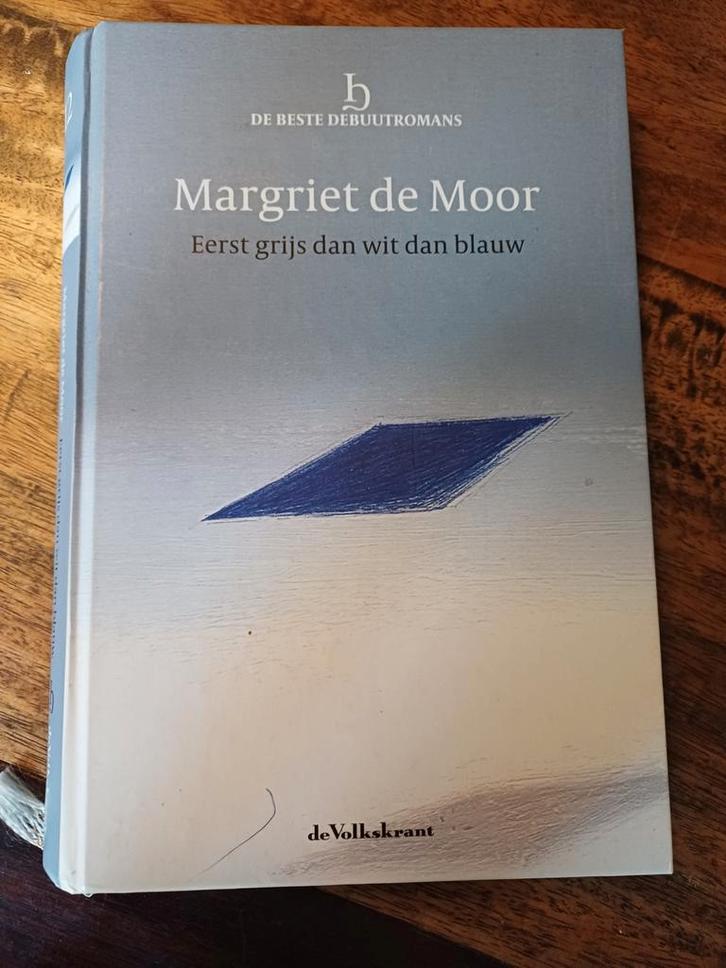 Eerst grijs dan wit dan blauw - Margriet de Moor, Boeken, Romans, Zo goed als nieuw, Nederland, Ophalen of Verzenden
