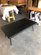 Salontafel van zwart gelakt mango hout met stalen pootjes., Huis en Inrichting, Tafels | Salontafels, Ophalen, ., 100 tot 150 cm