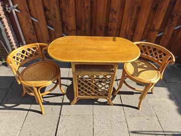 Vintage Rotan set, tafel en 2 stoelen beschikbaar voor biedingen