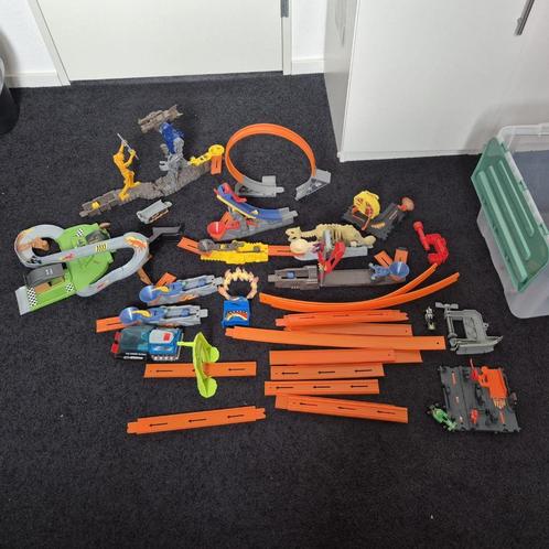 Hot Wheels - Zeer uitgebreide set van diverse delen en banen, Kinderen en Baby's, Speelgoed | Racebanen, Zo goed als nieuw, Racebaan