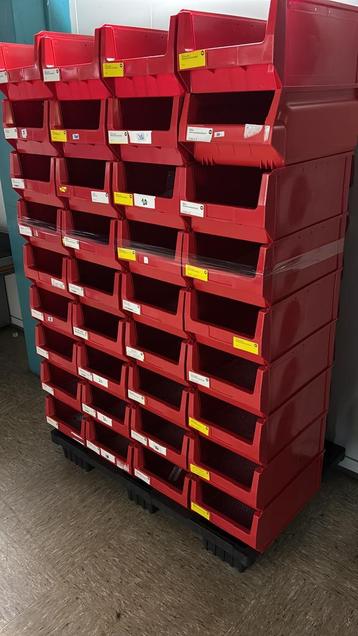 Partij Rode Magazijnbakken (ESD) beschikbaar voor biedingen