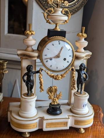 Antieke Franse pendule. 35 b. 51 h.  €775 beschikbaar voor biedingen