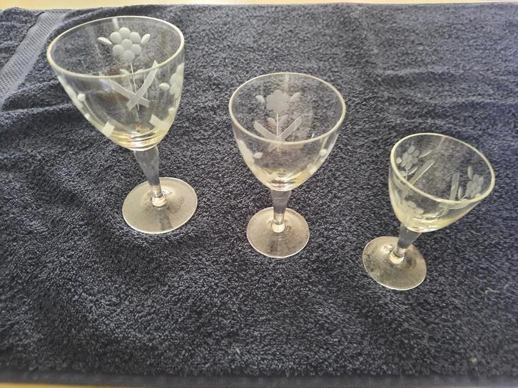 Glas servies van geslepen kristal 36 glazen, Antiek en Kunst, Antiek | Servies compleet, Ophalen of Verzenden