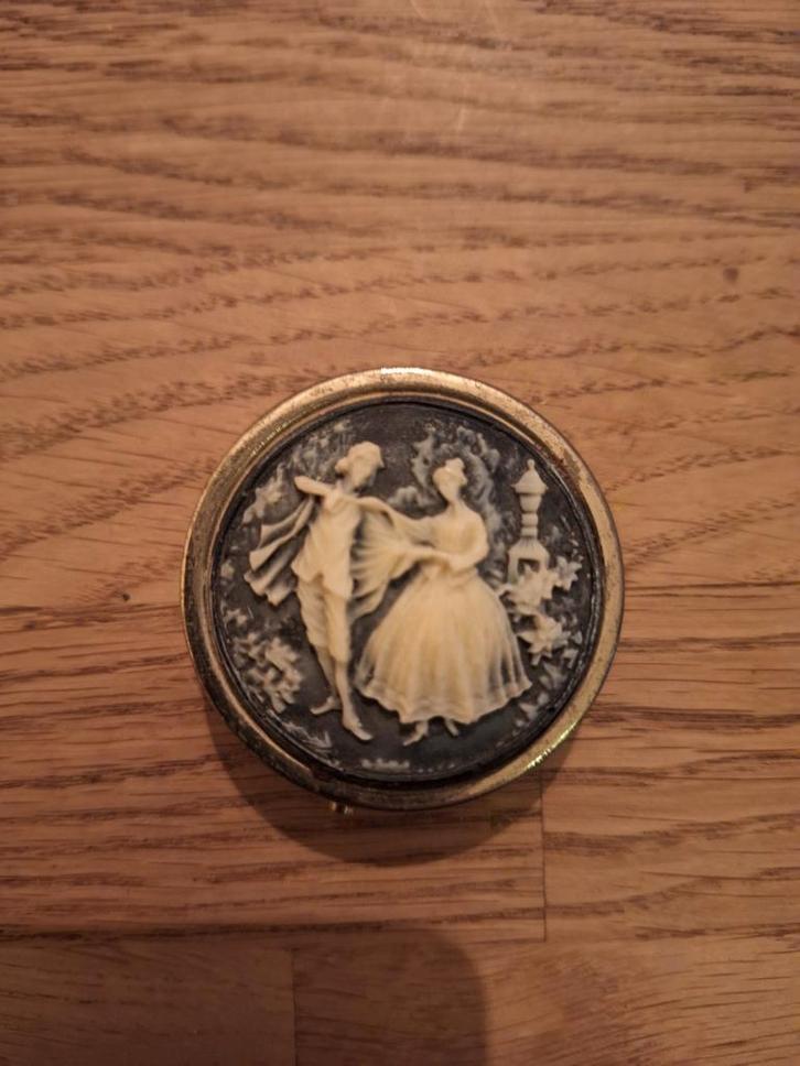 Vintage Pillendoosje met Dansend Paar, Sieraden, Tassen en Uiterlijk, Beautycases, Gebruikt, Hardcase, Overige kleuren, Met slot