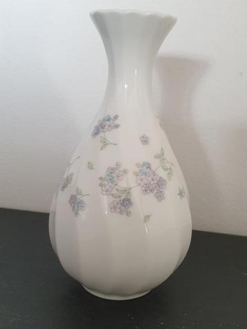 Wedgwood April Flowers Vaas - 13,5 cm beschikbaar voor biedingen