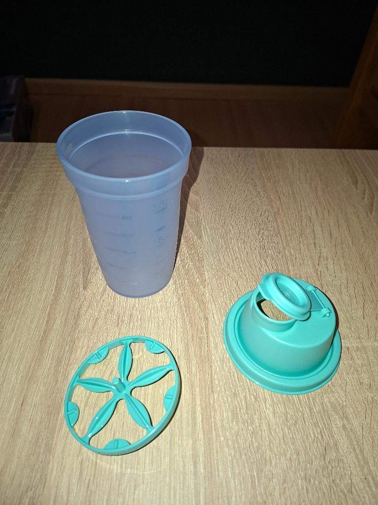 Tupperware “Quickshaker mini” 250ml, Nieuw, Huis en Inrichting, Keuken | Tupperware, Ophalen of Verzenden, Nieuw, Blauw, Overige typen