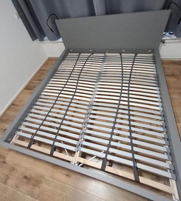 IKEA MALM bedframe hoog incl. LÖNSET lattenbodem - afbeelding 3