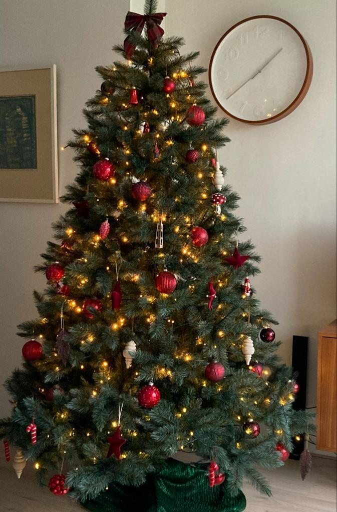 Triumph Tree kunstkerstboom Romagne blauw D 140 H 215 cm, Diversen, Kerst, Zo goed als nieuw, Ophalen of Verzenden