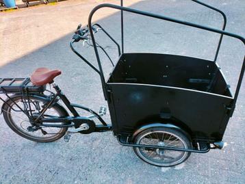 ELEKTRISCHE bakfiets kids/hondendeur+ REGENHUIF  beschikbaar voor biedingen