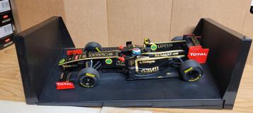 Minichamps 2011 Lotus Renault F1  Petrov beschikbaar voor biedingen