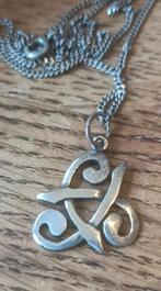Keltische triskele hanger symbolisch, Ophalen of Verzenden, Gebruikt, Zilver, Kruis of Symbool