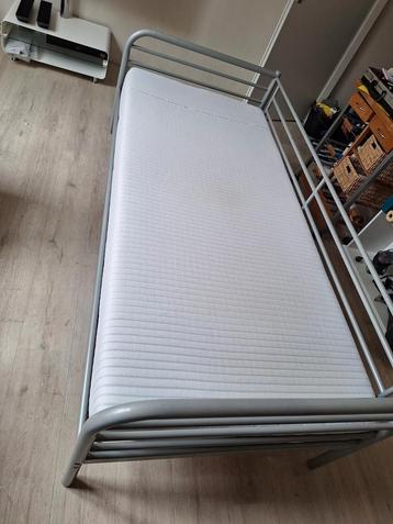 IKEA bed met slow motion 3 matras beschikbaar voor biedingen