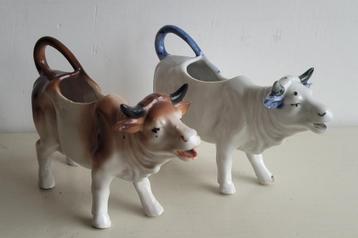 2 antieke koetjes - melkkannetjes van porselein beschikbaar voor biedingen