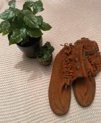 Bruine enkellaarzen van Minnetonka, Bruin, Lage of Enkellaarzen, Ophalen of Verzenden, Zo goed als nieuw