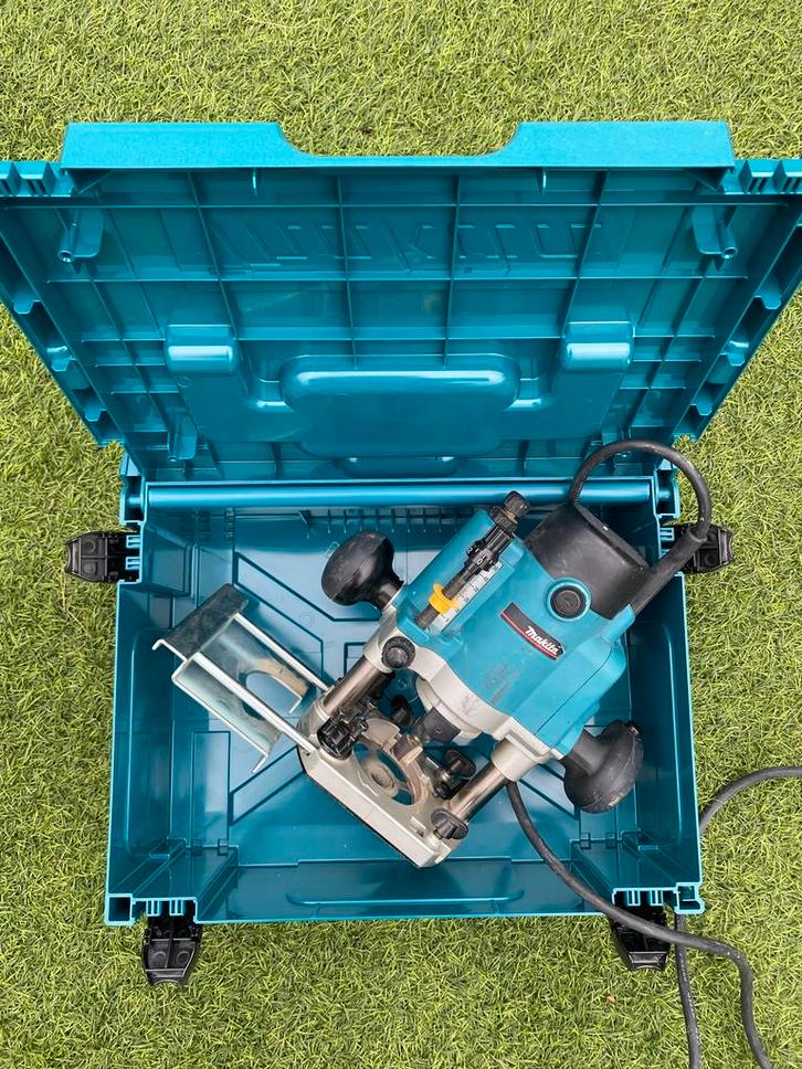 Makita Bovenfrees RP0910 met Mbox - Zo goed als nieuw!, Doe-het-zelf en Verbouw, Gereedschap | Freesmachines, Zo goed als nieuw