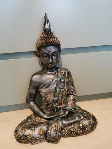 Buddha statue with green stones, 40x30cm, made of polystone  beschikbaar voor biedingen