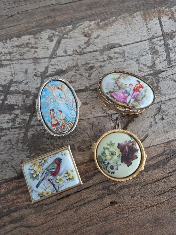 Pillendoosjes 4 stuks met emaille bovenkant, Antiek en Kunst, Curiosa en Brocante, Ophalen of Verzenden