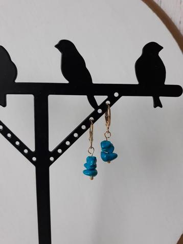 Goudkleurige Oorbellen met Blauwe Stenen beschikbaar voor biedingen