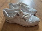 Sch131 - Witte Medicus sneakers maat 7,6 is 41 (1), Kleding | Dames, Schoenen, Ophalen of Verzenden, Zo goed als nieuw, Wit, Sneakers of Gympen