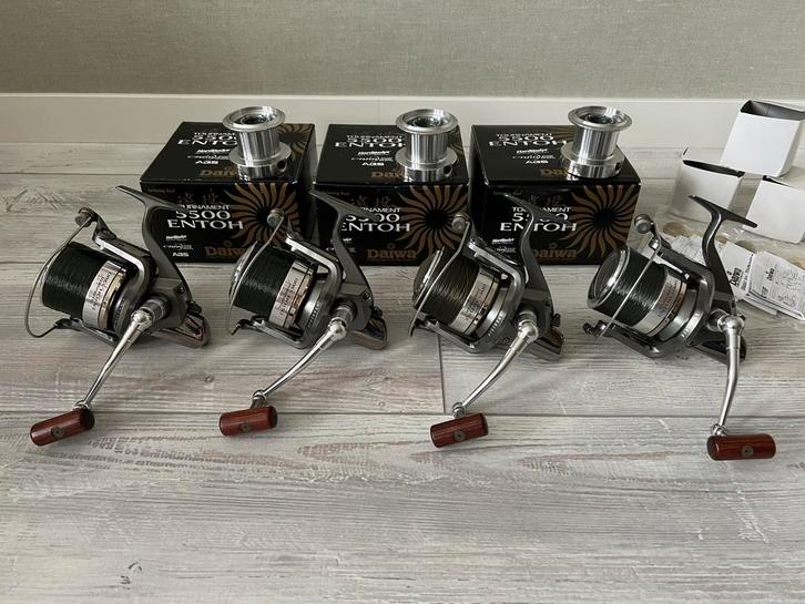 4 x Daiwa Tournament Entoh 5500 incl 3 reserve spoelen, Watersport en Boten, Hengelsport | Karpervissen, Gebruikt, Molen, Ophalen of Verzenden