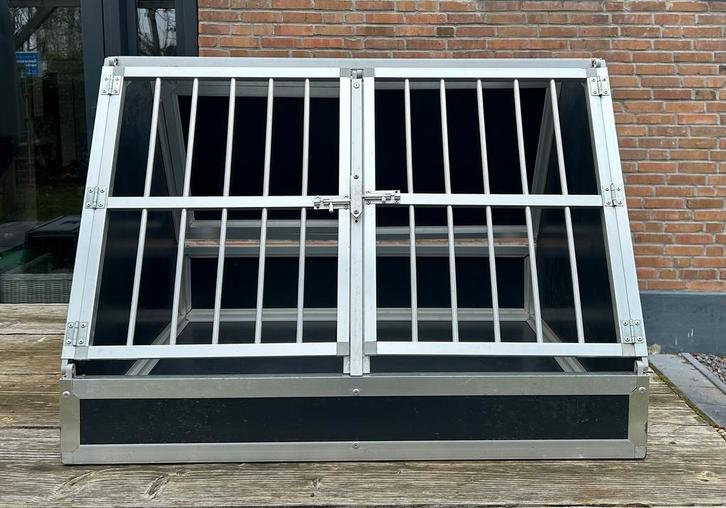 Stevige autokennel voor Peugeot 3008, Dieren en Toebehoren, Hondenhokken, Zo goed als nieuw, 65 tot 100 cm, 110 cm of meer, Ophalen