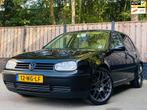 Volkswagen Golf 1.6 Comfortline AIRCO I NAVI I 18 LMV I APK, 101 pk, Gebruikt, 4 cilinders, Zwart