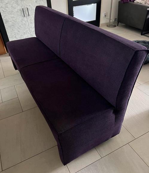Eetkamer bank op wieltjes nog zeer netjes. Paars/ Aubergine, Huis en Inrichting, Banken | Sofa's en Chaises Longues, Zo goed als nieuw