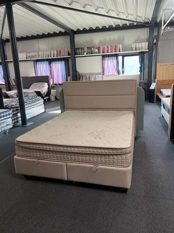 Luxe Boxspring “Square” met Opbergruimte– Direct Leverbaar beschikbaar voor biedingen
