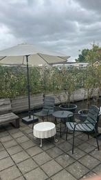 Leuke tuinstoelen met bijzettafeltjes en parasol met voet, Tuin en Terras, Ophalen, Gebruikt, Loungeset, Stoel