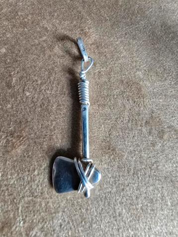 Tomahawk Zilveren Hanger beschikbaar voor biedingen