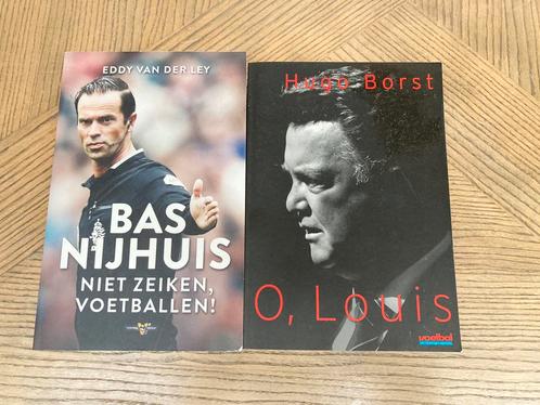 Voetbalboeken 2x - Louis van Gaal - Bas Nijhuis, Boeken, Sportboeken, Gelezen, Balsport, Ophalen of Verzenden
