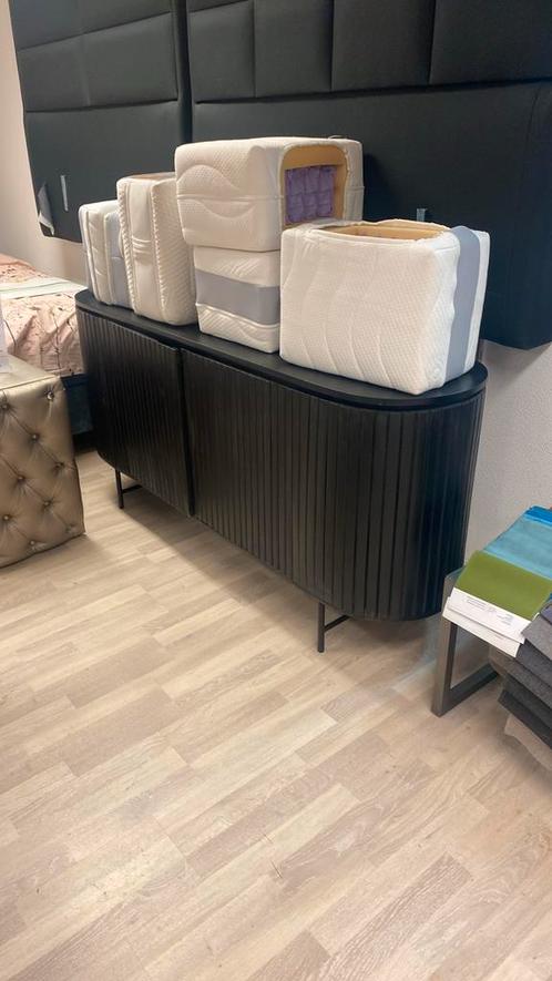 Smaakvolle Zwarte TV-Meubel 160 cm breed, Huis en Inrichting, Kasten | Televisiemeubels, Minder dan 100 cm, 150 tot 200 cm, Ophalen of Verzenden