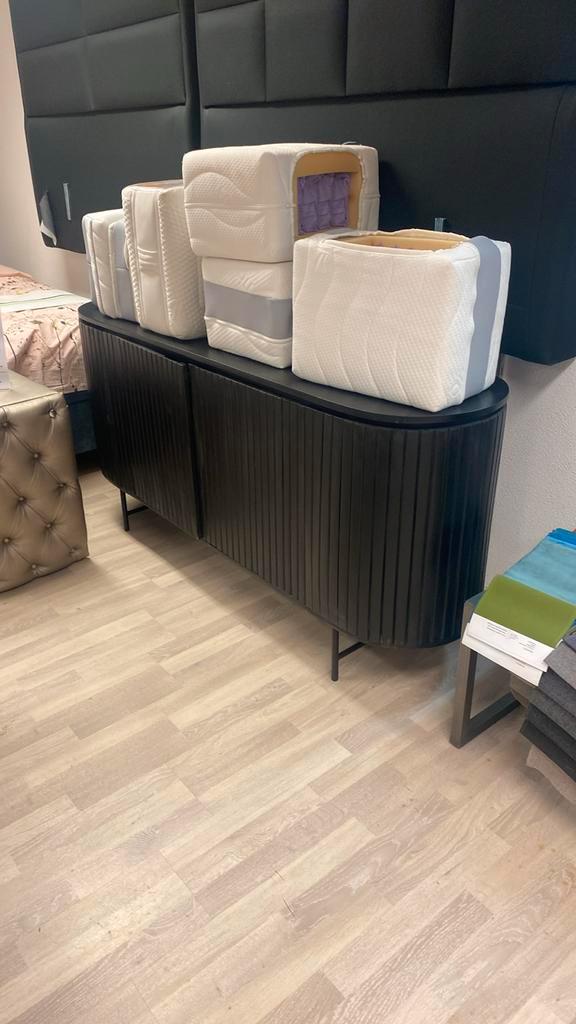 Smaakvolle Zwarte TV-Meubel 160 cm breed, Huis en Inrichting, Kasten | Televisiemeubels, Minder dan 100 cm, 150 tot 200 cm, Ophalen of Verzenden