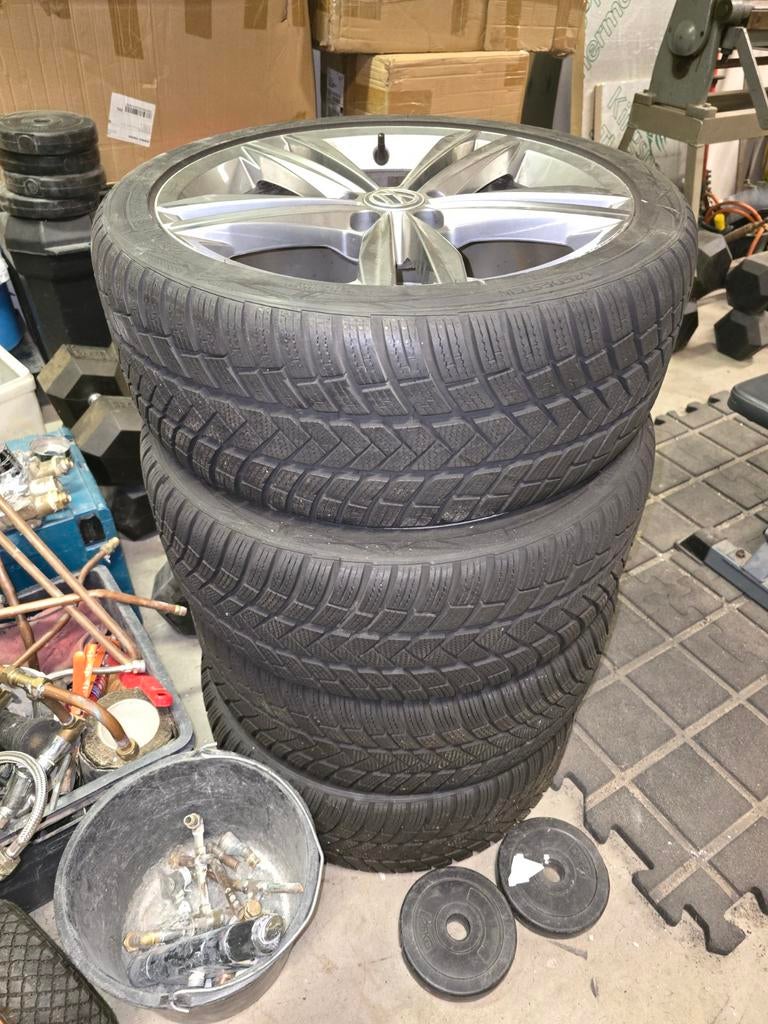 Complete set banden met velgen vredestein wintrac 225/40 r18, Auto-onderdelen, Banden en Velgen, 18 inch, Gebruikt, Banden en Velgen