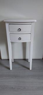 Hal kastje of bijzettafeltje. Twee laadjes, wit., Ophalen, Zo goed als nieuw, Minder dan 45 cm