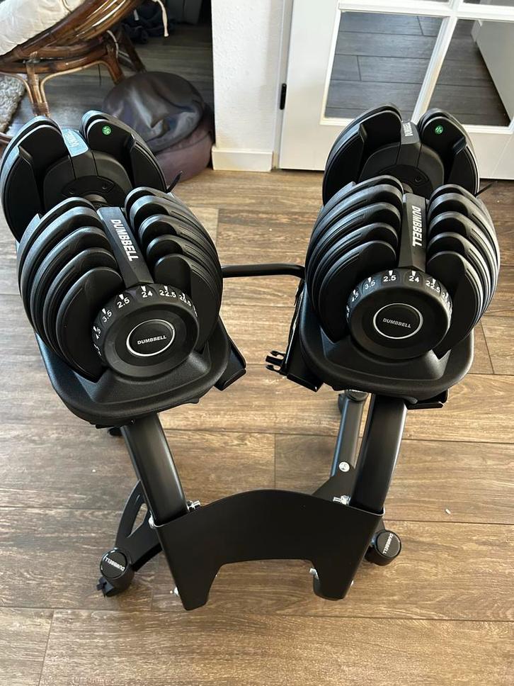 Verstelbare Dumbells 24kg + Rack - Nieuw in Doos, Sport en Fitness, Fitnessmaterialen, Nieuw, Dumbbell, Armen, Ophalen of Verzenden