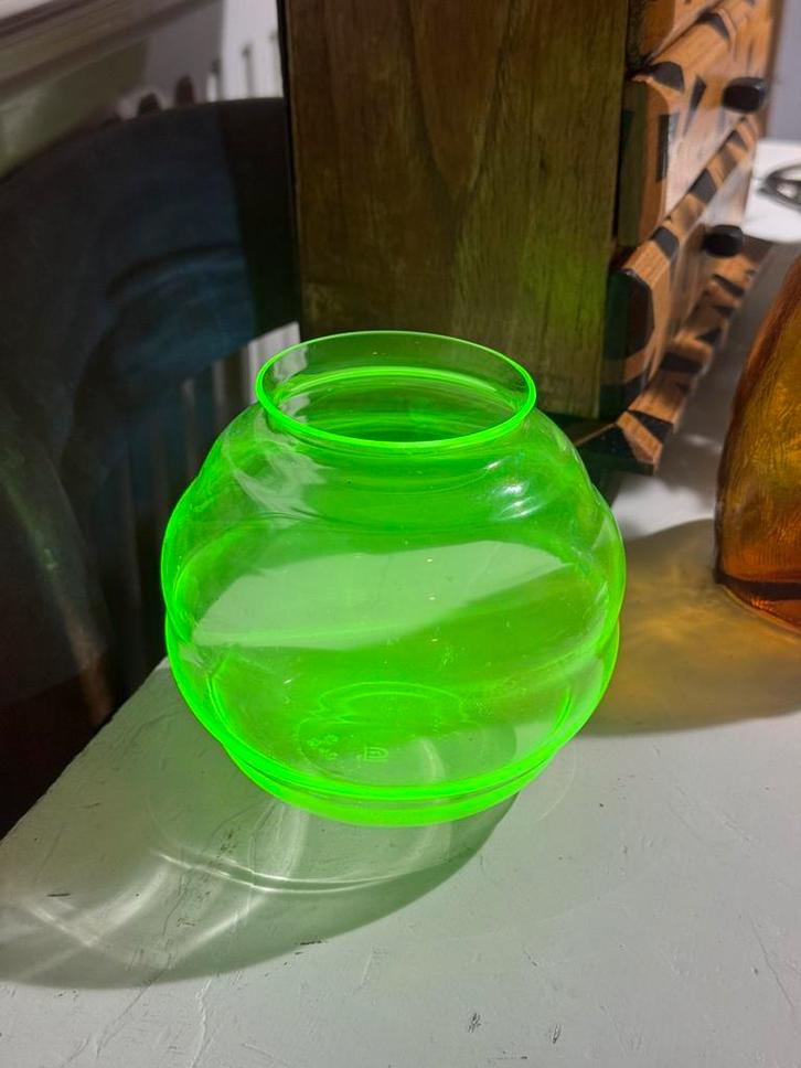 A.D.Copier uranium glas Violenvaas met etsmerk (1923), Antiek en Kunst, Antiek | Glas en Kristal, Ophalen of Verzenden