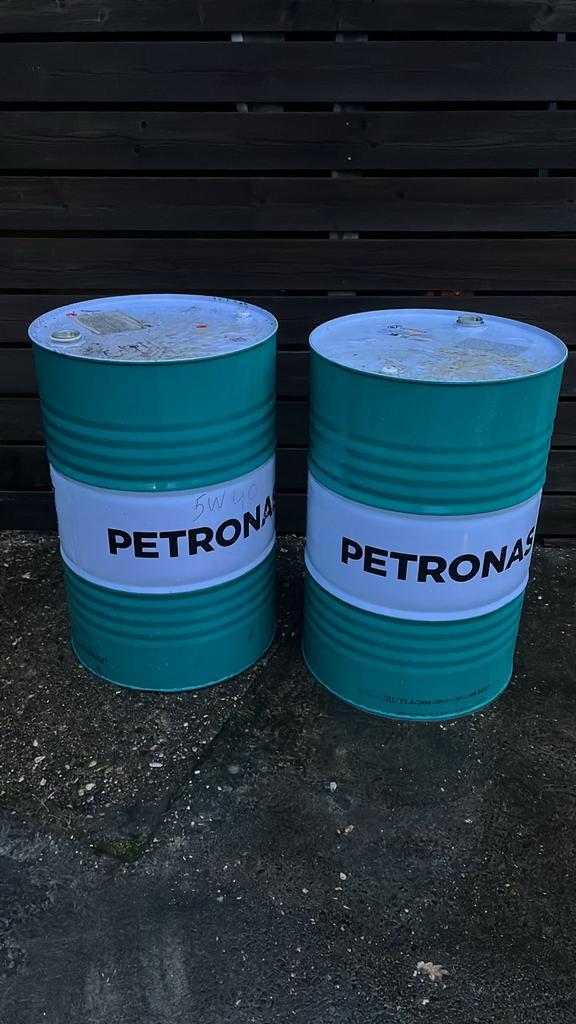 200L  Olievaten petronas  - Set van 2, Auto-onderdelen, Motor en Toebehoren, Ophalen