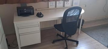 Lichtgrijs bureau met 2 lades beschikbaar voor biedingen