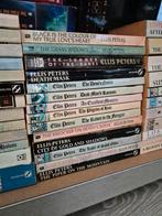38x boeken - Ellis Peters, Boeken, Detectives, Ophalen of Verzenden, Gelezen