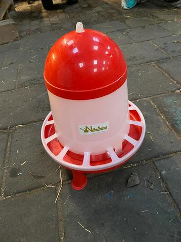 Voersilo pluimvee beschikbaar voor biedingen