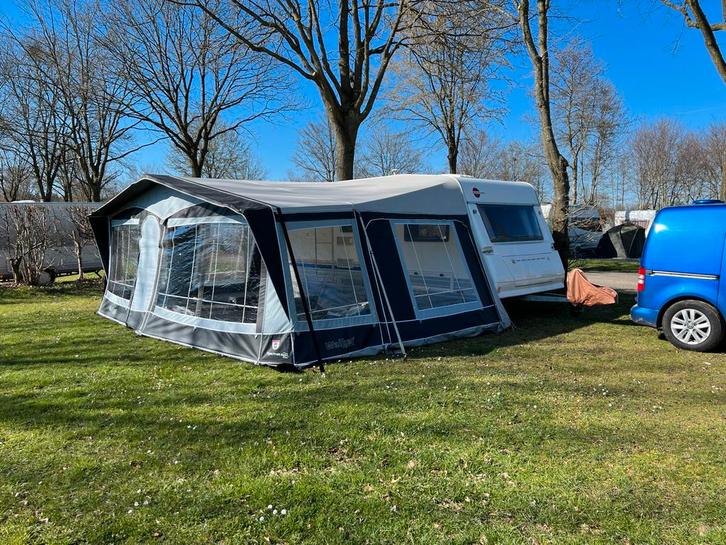 Burstner Ventana met stapelbed (event. met ruime voortent), Caravans en Kamperen, Caravans, Particulier, tot en met 5, Rondzit