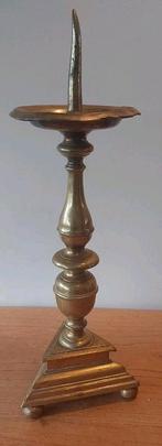 Antieke kandelaar18e eeuws zwaar model., Antiek en Kunst, Antiek | Kandelaars, Ophalen of Verzenden, Koper of Brons