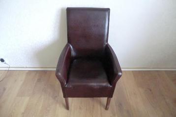 donkerbruine leren fauteuil / stoel - met kussen beschikbaar voor biedingen