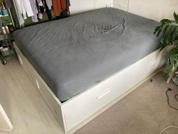 Ikea Brimnes bed frame met lattenbodems beschikbaar voor biedingen