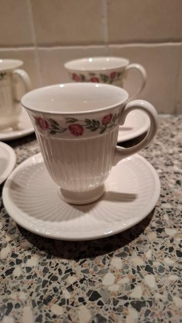 4 Wegdwood Emde Rosalind Hoge Koffiekopjes beschikbaar voor biedingen