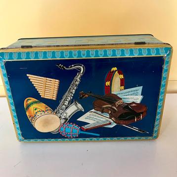 Vintage blik met muziekinstrumenten beschikbaar voor biedingen