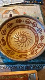 Vintage grote aardewerk schaal zonmotief slibversiering, Ophalen of Verzenden
